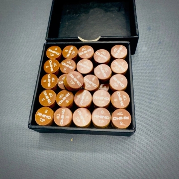 Rhino (F1 ) Carom-Lip / Pool player deep cue ball spins every shot.